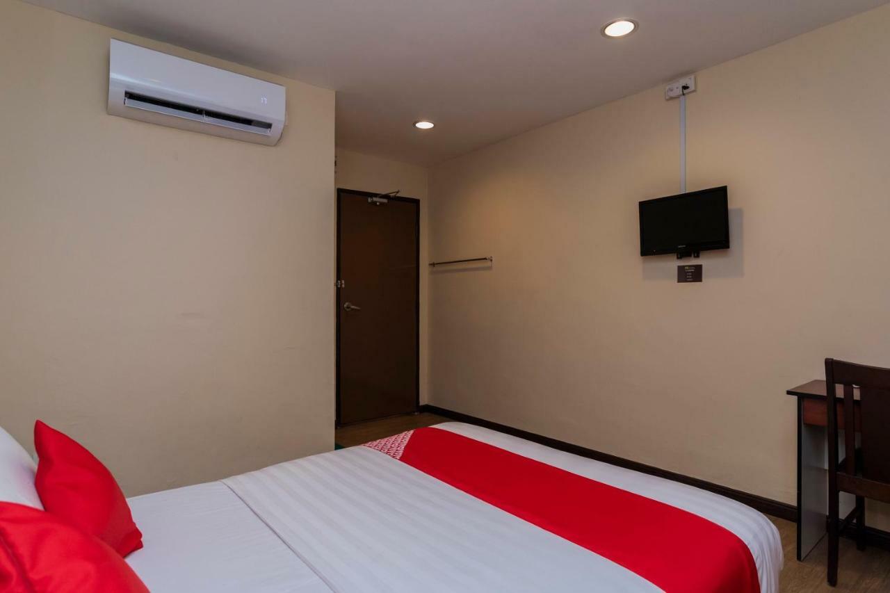 Oyo 44026 98 Hotel Johor Bahru Eksteriør bilde